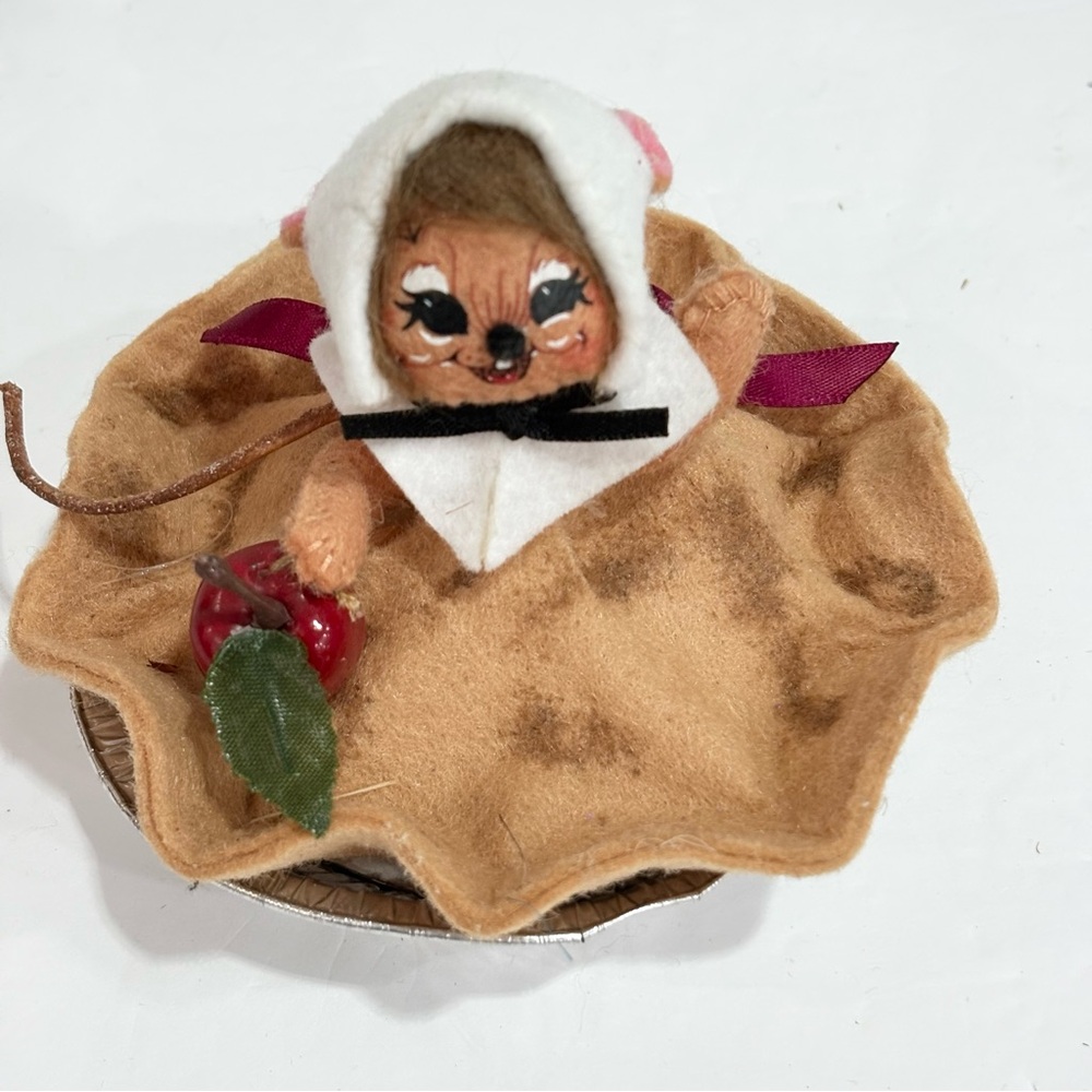 Annalee Collectable 2009 Apple Pie Pilgrim Girl Mouse Thanksgiving 3" Doll